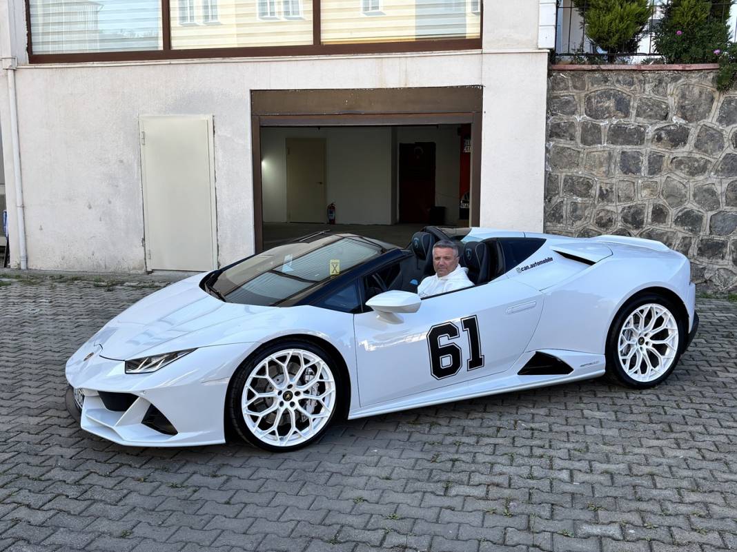 Köyüne Lamborghini ile geldi, anneannesini gezdirdi 6